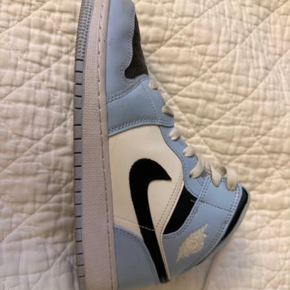 Nike Sneakers‎ Air  Light Blue and White barely worn and like new condition.